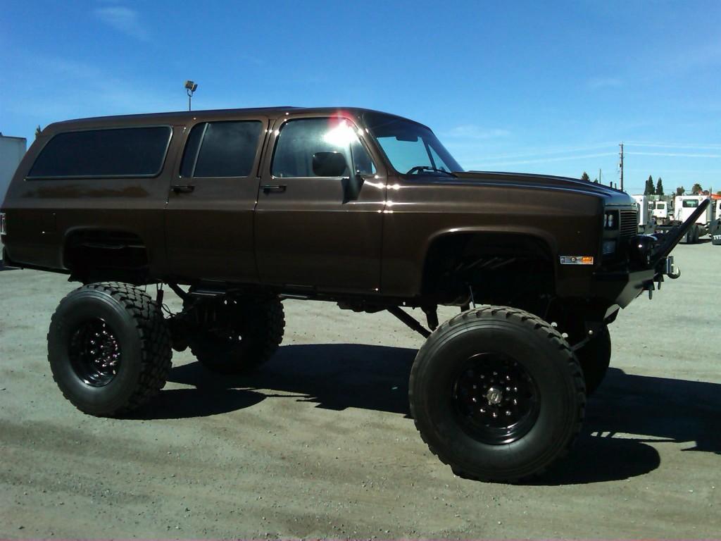 1973 Chevrolet Suburban Monster 4×4 1 Ton