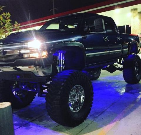 2002 Lifted Chevy Silverado HD2500 Monster truck