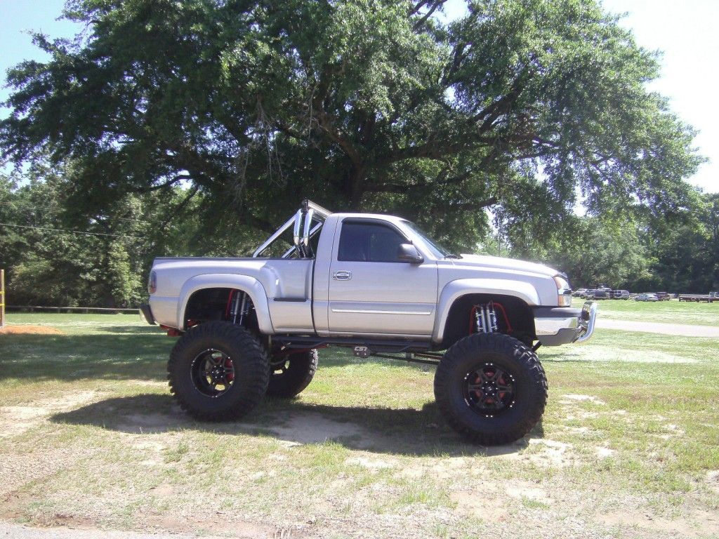 2004 Chevrolet Silverado 1500 Reg Cab 4×4 Stepside Monster