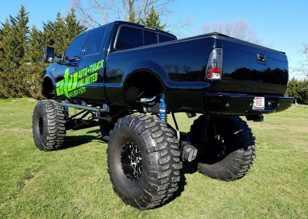 Show truck 2004 Ford F 250 LARIAT monster