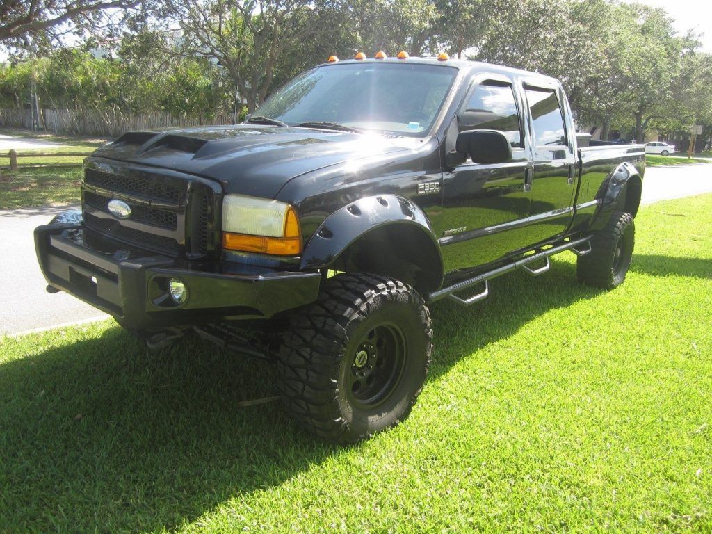 Mint condition 2000 Ford F 350 LARIAT monster truck