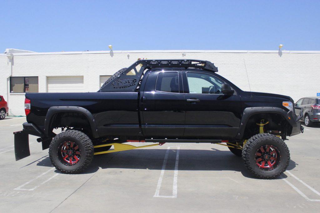 Lifted beast 2014 Toyota Tundra SR5 Extended monster