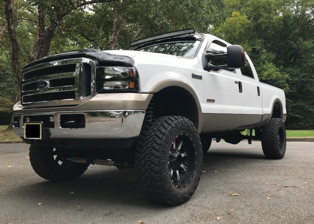 upgraded 2005 Ford F 250 Lariat monster truck