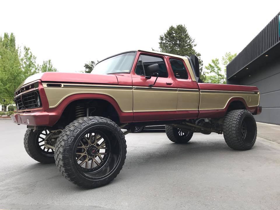 newer engine 1977 Ford F 350 LARIAT monster truck