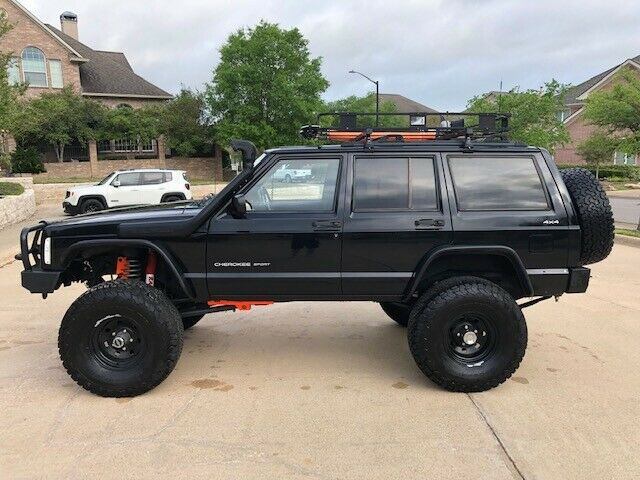 very nice 2000 Jeep Cherokee Sport 4×4 monster