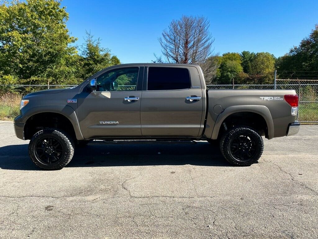 very nice 2013 Toyota Tundra Limited monster