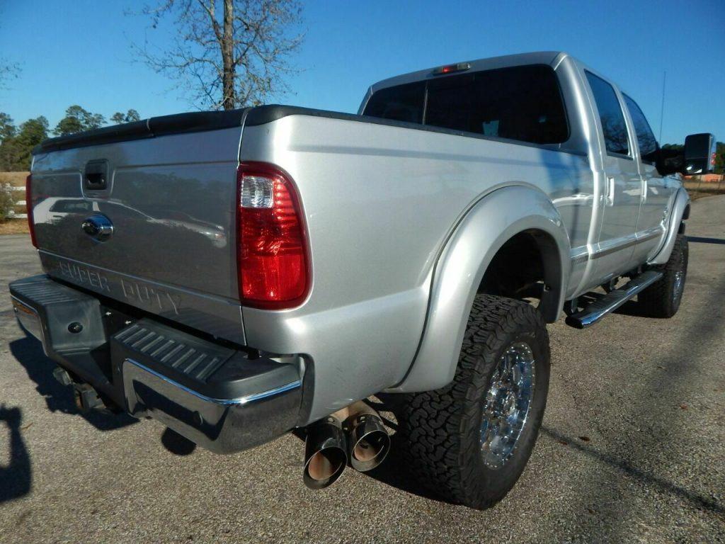 2016 Ford F-250 Lariat 4×4 Crew Cab monster [excellent shape]