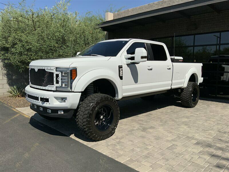 2017 Ford F-350 Super Duty Lariat 4×4 monster [loaded with options]