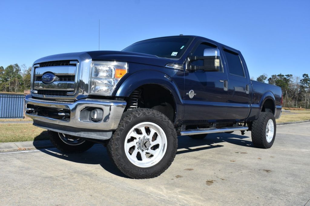 2016 Ford F-250 Crew Cab lariat XLT 4×4 monster [great shape]